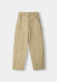 Pantalones cargo beige hechos de algodón duradero, con grandes bolsillos laterales, costuras cosidas y un corte relajado. Cierre clásico con botón en la cintura.