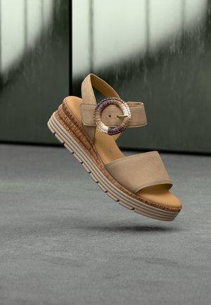 Sandalen met plateauzool - sand