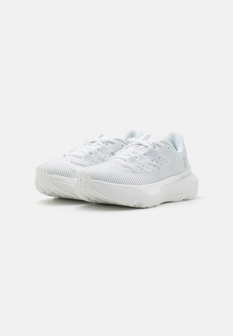 Under Armour INFINITE PRO Silniční běžecké boty white/distant