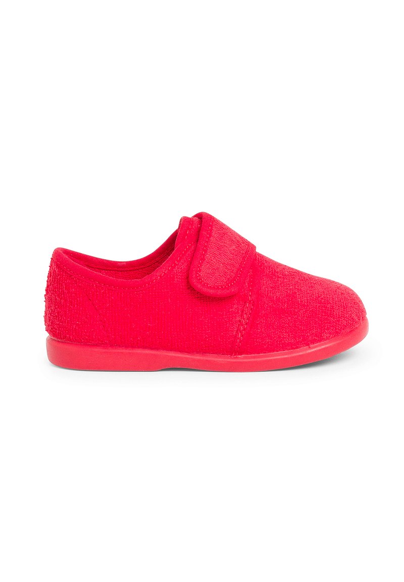 Scarpa in tessuto rosso con superficie texturizzata, design arrotondato e chiusura con cinturino in Velcro. Presenta una suola in gomma rossa solida.