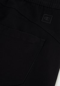 Unausgewählt, black