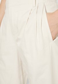 DRYKORN DISPATCH - Calças - off white