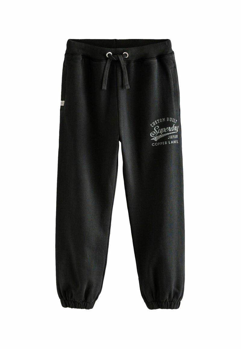 Schwarze Jogginghosen aus weichem Material mit einem elastischen Bund und verstellbarem Kordelzug. Mit einer seitlichen Tasche und weißem Logo-Druck. Enganliegende Bündchen.