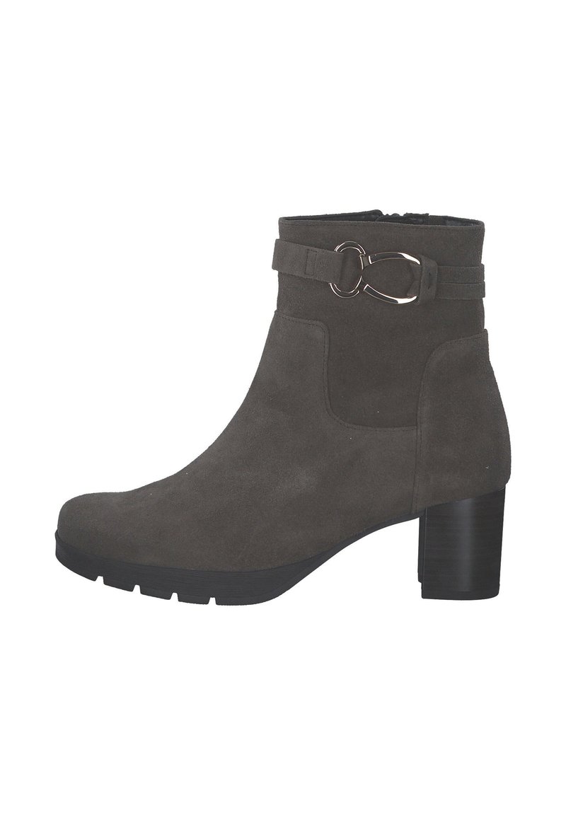 Stivale alla caviglia in suede grigio con tacco a blocco, cinturino decorativo e accentuazione in metallo. Presenta una punta arrotondata e suola in gomma testurizzata.