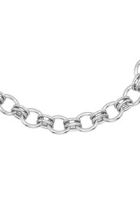 Catena in metallo argentato con anelli ovali interconnessi, caratterizzata da una finitura liscia e lucida e da dimensioni degli anelli alternati e uniformi.