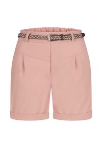 Lyserøde, skræddersyede shorts med opbrettet kant, frontplisseringer og et flettet brunt bælte med sølvspænde. Glat stoftekstur.