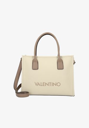 Beige Lederhandtasche mit strukturiertem Design, ausgestattet mit hellbraunen Akzenten und oberen Griffen. Ein abnehmbarer Riemen und ein geprägtes Logo auf der Vorderseite.