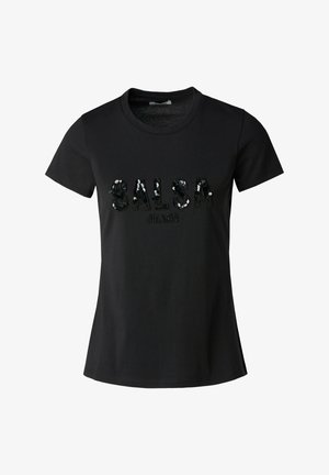 Camiseta de algodón negra con mangas cortas, que presenta el texto "SALSA JEANS" en lentejuelas de patrones multicolores en el frente. Cuello redondeado.