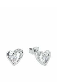 Orecchini a perno a forma di cuore in argento con pietre chiare a taglio cuore al centro e piccole pietre rotonde su un lato di ciascun cuore.