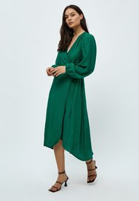 Desires ASTRA LONG SLEEVE MIDCALF - Denné šaty - simply green