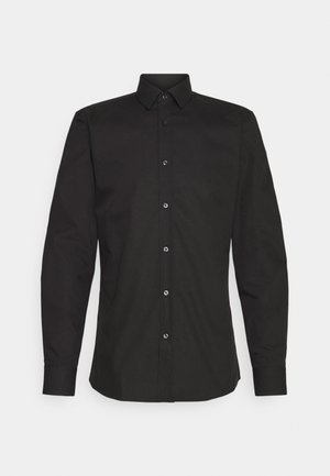 Czarna koszula z długim rękawem, guzikiem i kołnierzykiem, prezentowana od frontu na białym tle.