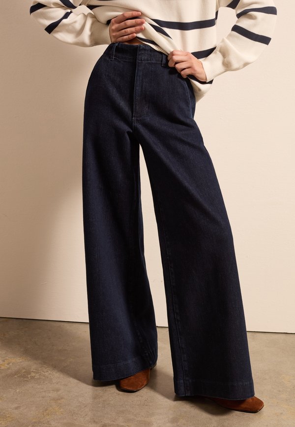 WIDE-LEG  - Flared Jeans - dark wash