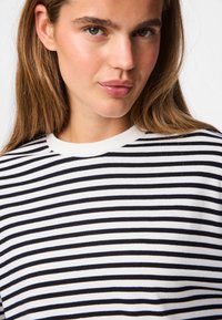 Pieces PCSADIE LS - Langærmet T-shirt - cloud dancer