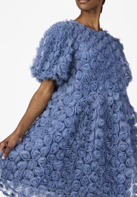 YAS YASLAURA DRESS - Koktailové šaty/večierkové šaty - coronet blue