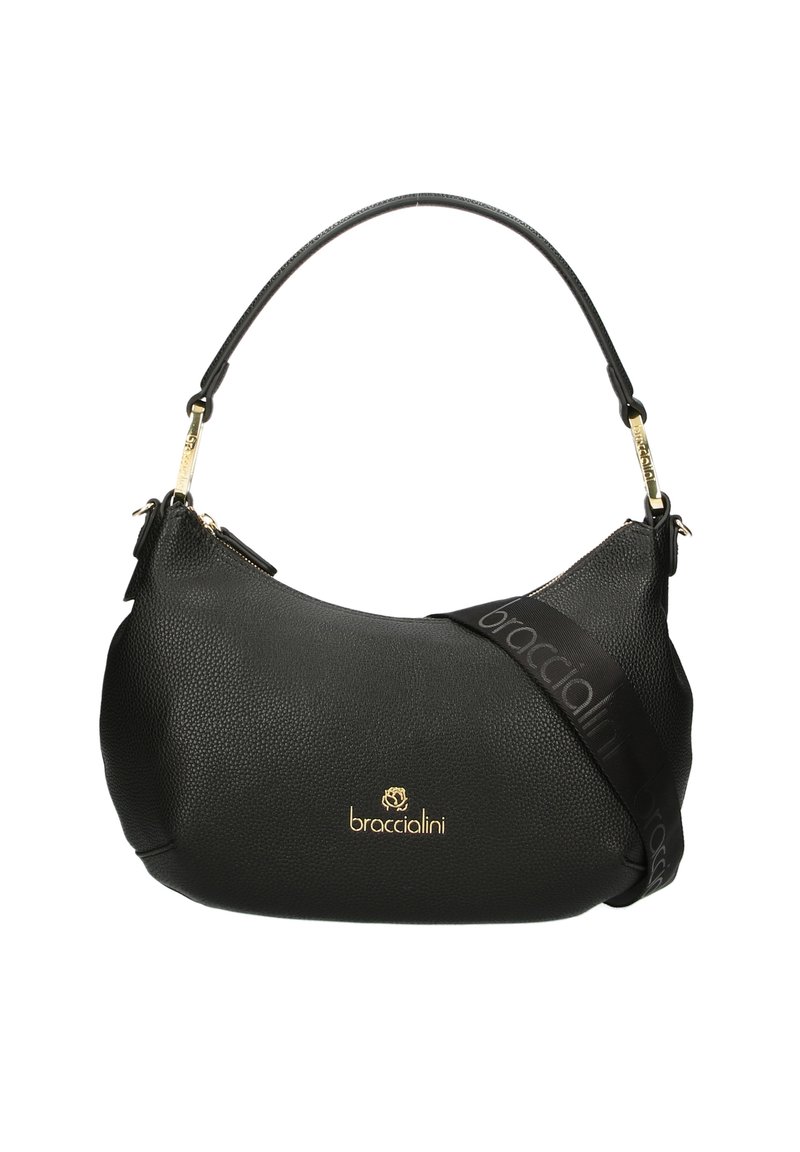 Zwarte leren handtas met een gladde textuur, gebogen vorm en een afneembare schouderband met een logo. Gouden branding op de voorkant.