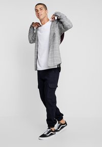 Urban Classics Kapsáče - blue denim