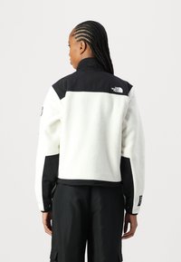 The North Face W RETRO DENALI JACKET - Jakna od flisa - white dune/black