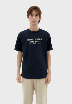 Thinking Mu SOL - T-shirt con stampa - midnight blue