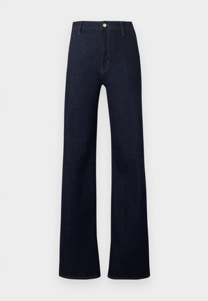 Pantalon en jean bleu foncé avec une taille haute, une coupe ample à jambes larges, et un style classique à cinq poches. Il présente des détails en bronze et des coutures discrètes.