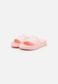 Infradito rosa con finitura in gomma liscia, dotate di accenti bianchi e logo. Design aperto sulla punta e suola piatta per il massimo comfort.
