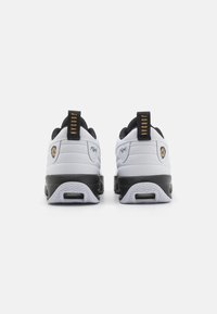 Jordan JORDAN MAX AURA 6 - Sneakers basse - white/metallic gold/black