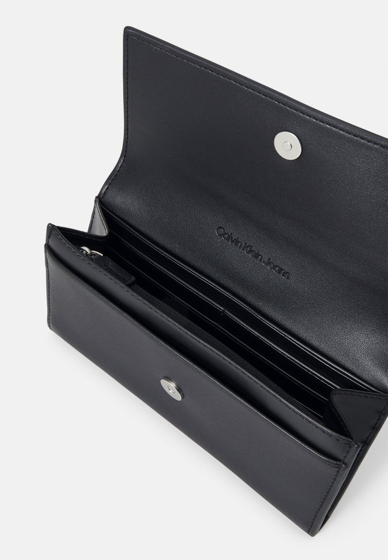 Calvin Klein Jeans SCULPTED LONG FOLD MONO - Geldbörse - black 