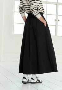 Next SHIRRED REGULAR FIT - Maxinederdele - black