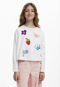 Desigual WITH APPLIQUE SHAPES - Langarmshirt - white