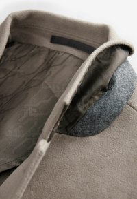 Thumbnail Image 9