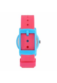 Siliconen polshorloge met een rechthoekige wijzerplaat, roze bandje en felblauwe accenten. Heeft een gladde textuur en meerdere gaatjes in het bandje.