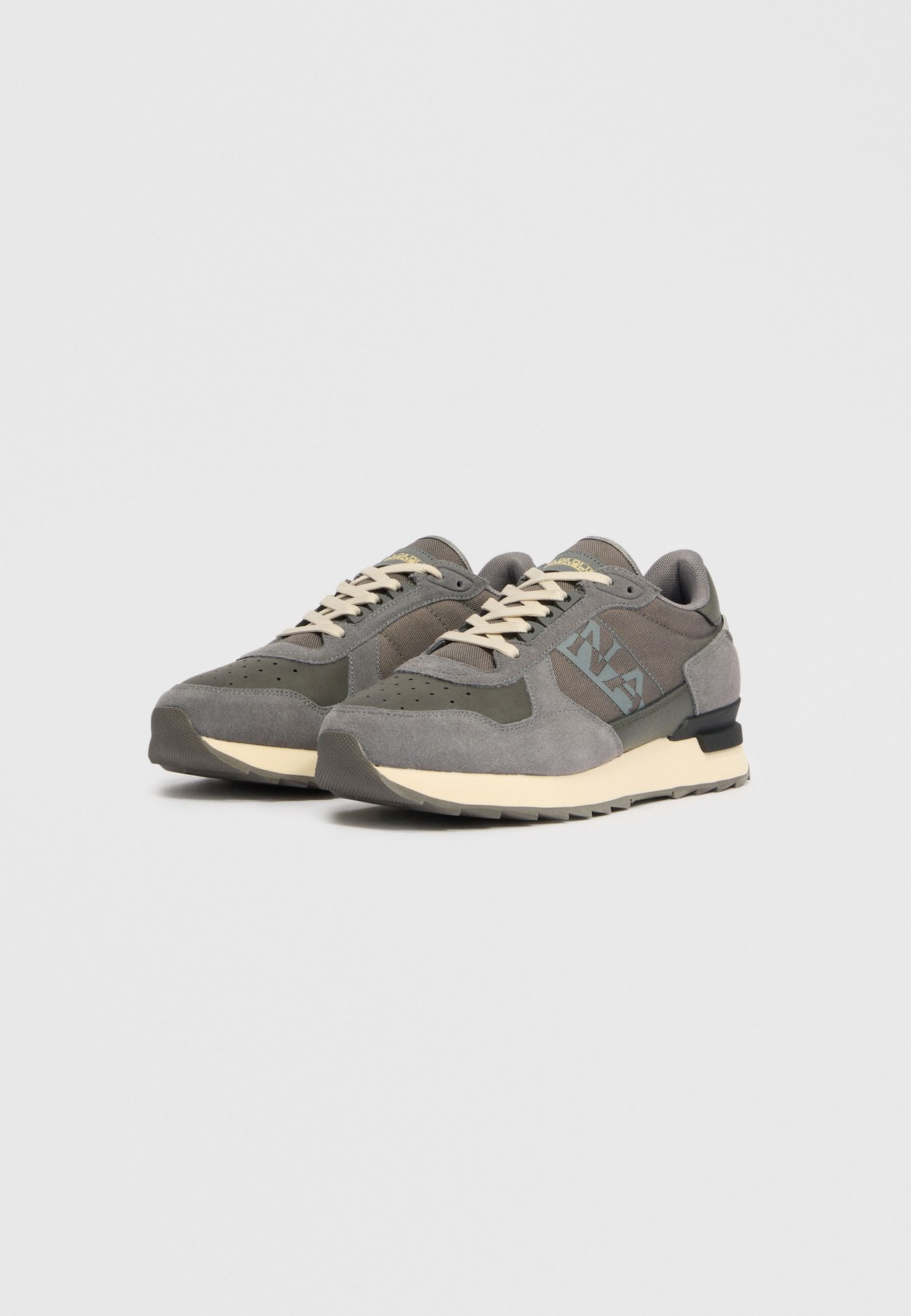 Sneaker low