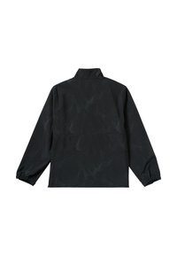 Schwarze Langarmjacke mit hohem Kragen, elastischen Bündchen und subtilem wellenförmigen Muster auf dem Stoff, von hinten gezeigt.