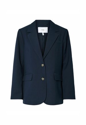 Marinblå blazer med slagkrage, två framfickor och en enkel knappstängning. Tillverkad av ett slätt, skräddarsytt tyg.