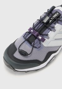 adidas Terrex TERREX SKYCHASER - Matkajalatsid - preloved violet/matte silver-coloured/dash grey