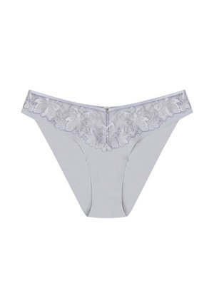 Jasnoszare majtki z koronkowym pasem w kwiatowy wzór, charakteryzujące się gładką strukturą i niskim stanem. Koronkowe akcenty z przodu dodają szczegółów.