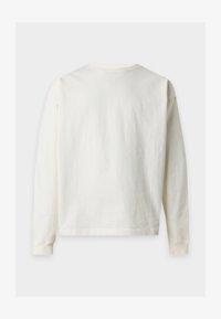 Επιλέχθηκε, off-white