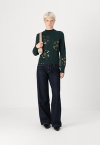 VILA VIFROST HIGH NECK CHRISTMAS - Pulóver - pine grove/gold