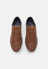 Pier One Tenisky - cognac