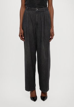 PLEATED WIDE JEAN - Džinsi ar platām starām - charcoal