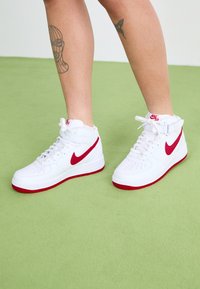 Nike Sportswear Nike Air Force Hoher Absatz Nike – One Training