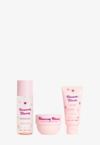 I Heart Revolution - I HEART REVOLUTION BLOSSOM BLOOM BATH & BODY GIFT SET - Bad- & bodyset Miniatuurafbeelding 1