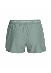 Vyriški sportiniai šortai šviesiai žalsvos spalvos. Jiems būdingas tamprus juosmuo su "UNDER ARMOUR" logotipu, pagaminti iš lygaus, lengvo audinio.