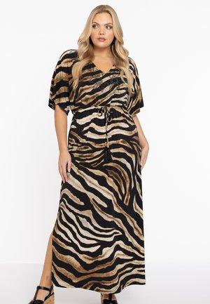 Maxikleid im schwarz-goldenen Tigerstreifenmuster, mit V-Ausschnitt, kurzen Kimono-Ärmeln, einem Kordelzug in der Taille und seitlichem Schlitz.