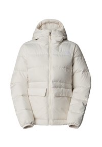 Puffjacka i off-white med huva, fullständig dragkedja fram och två framsidans patchfickor. Har en quiltad design och elastiska ärmslut.