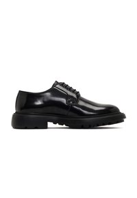 Chaussures noires en cuir à lacets avec une finition brillante, bout arrondi, semelle en caoutchouc épaisse et détails de couture subtils sur les côtés.