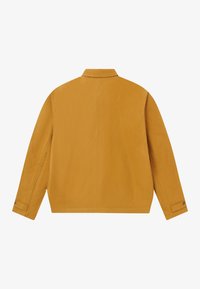 Μουσταρδί κιμονό μακρυμάνικο με ίσιο γιακά, με κουμπωμένα μανίκια και ραφή που διατρέχει το κέντρο της πλάτης.