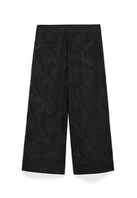 Pantalon noir à jambes larges avec broderie florale ajourée et taille plate, coupé au-dessus de la cheville, présenté sur fond blanc.