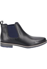 Schwarze Chelsea-Stiefel aus Leder mit marineblauen elastischen Einsätzen, runder Zehenpartie und einem niedrigen, gestapelten Absatz; verfügt über eine Ziehhilfe für zusätzlichen Komfort.