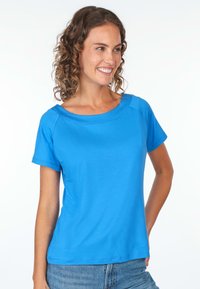 Blaues Kurzarm-T-Shirt mit Rundhalsausschnitt, aus weichem Material, mit lockerer Passform und glatter Textur.