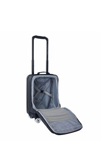 Valigia rigida nera con manico retrattile e ruote bianche. L'interno presenta una fodera grigia, scomparti in rete e cinghie a croce per un imballaggio sicuro.